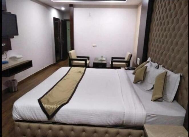 Hotel Puneet International Raipur  Bagian luar foto