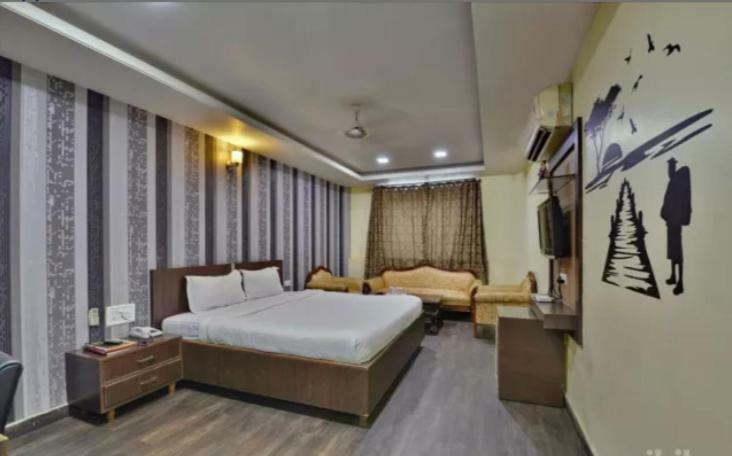 Hotel Puneet International Raipur  Bagian luar foto