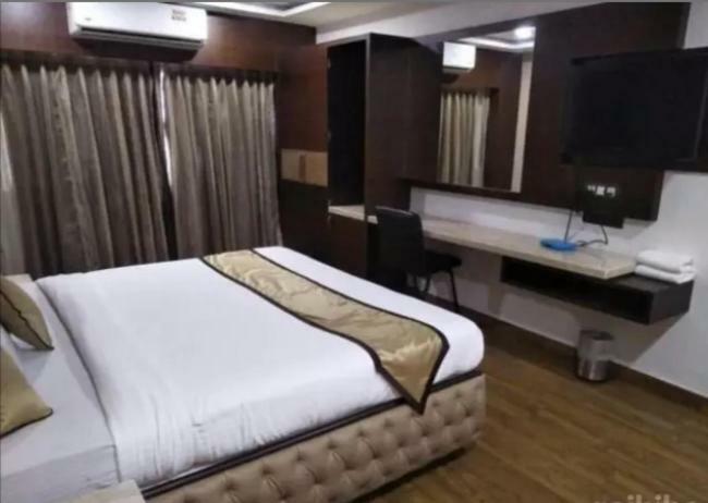Hotel Puneet International Raipur  Bagian luar foto