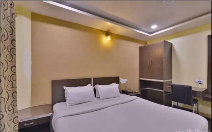 Hotel Puneet International Raipur  Bagian luar foto