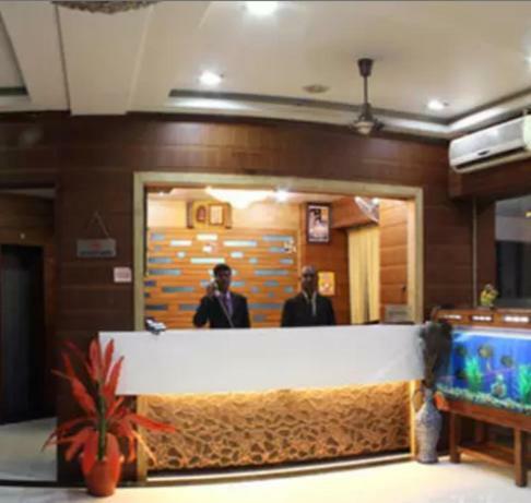 Hotel Puneet International Raipur  Bagian luar foto
