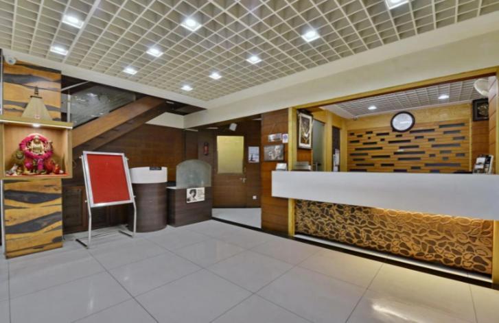 Hotel Puneet International Raipur  Bagian luar foto
