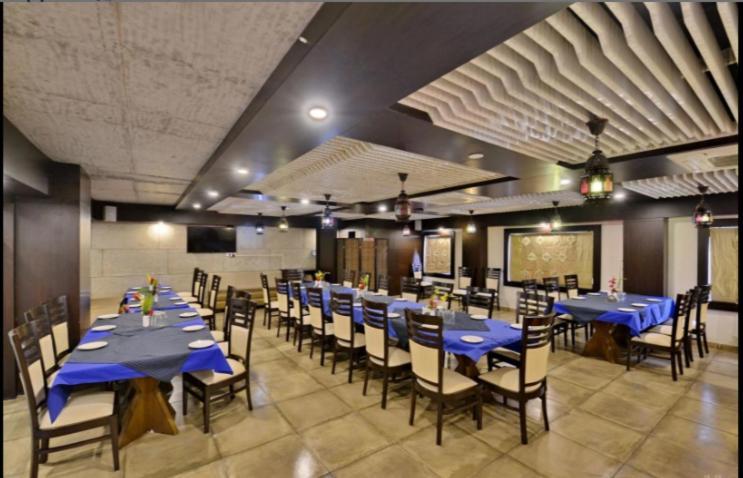 Hotel Puneet International Raipur  Bagian luar foto