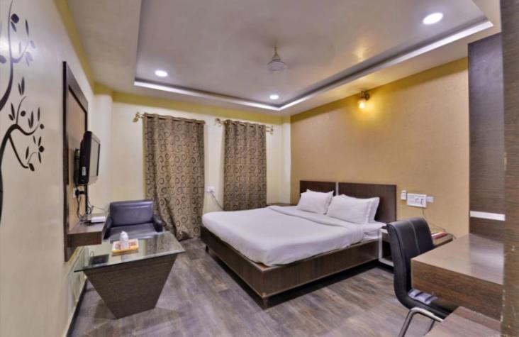 Hotel Puneet International Raipur  Bagian luar foto