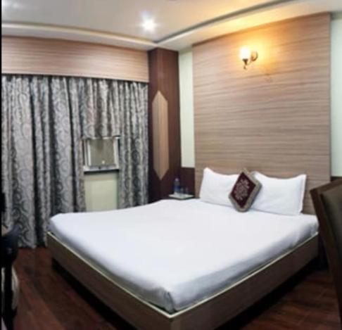 Hotel Puneet International Raipur  Bagian luar foto
